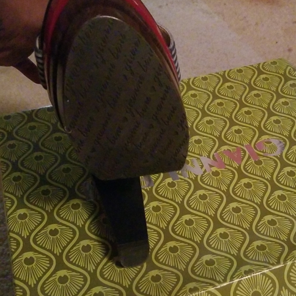 Sandals - Picture 3 of 4